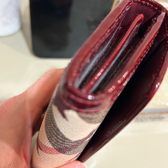 Burberry Rare Super Nova Burgundy Wallet with snap closure - Picture 9 of 16